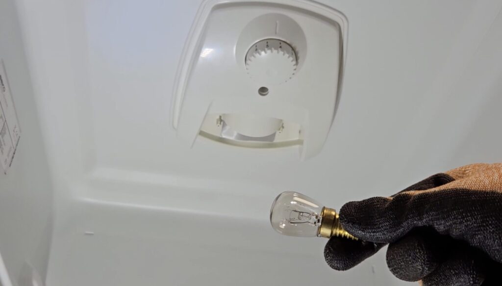 How to Replace Fridge Bulbs